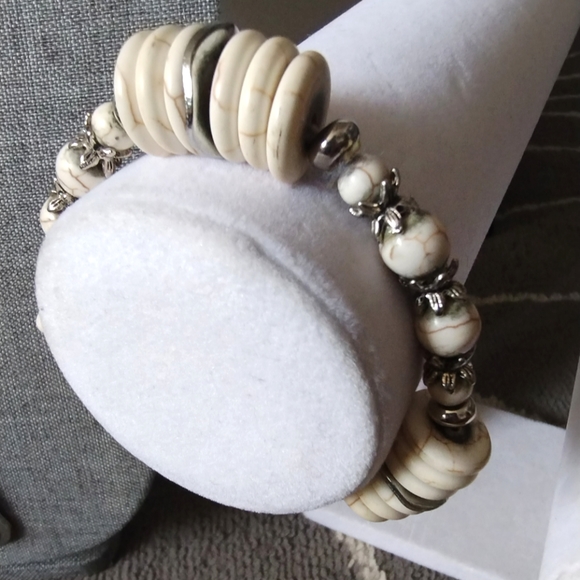 Long Marbled Necklace and Bracelet Set - Picture 4 of 14